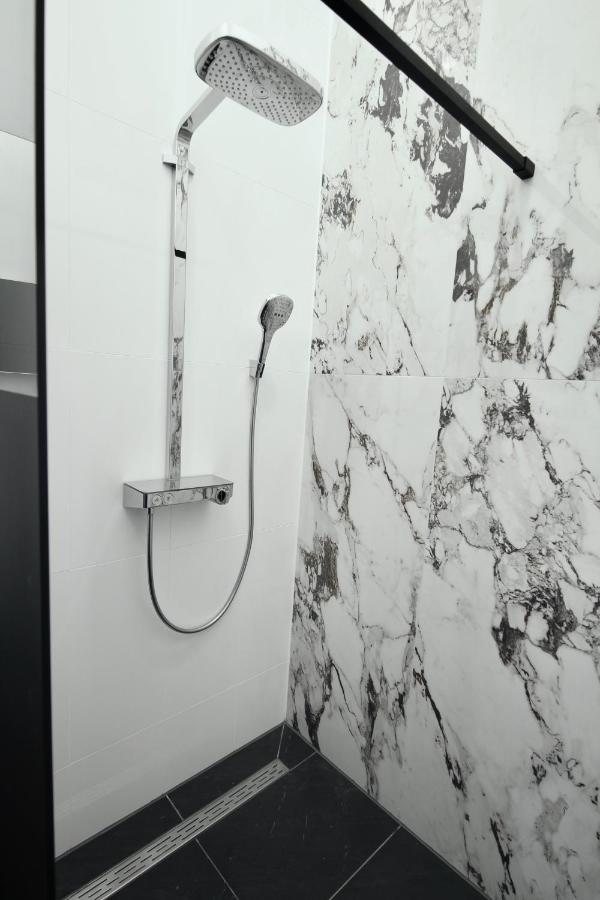 Bed, Bites & Business Hotel Rotterdam Bagian luar foto