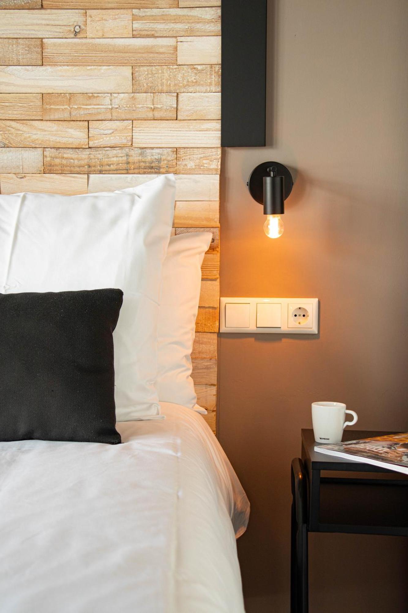 Bed, Bites & Business Hotel Rotterdam Bagian luar foto